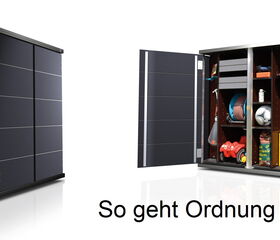 . The image shows a garden storage shed with two different views. On the left, the shed is closed, displaying its sleek, dark gray exterior. On the right, the shed is open, revealing neatly organized gardening tools, equipment, and other items inside. The text on the image reads "So geht Ordnung im Gartenhaus!" which translates to "This is how order is done in the garden shed!"