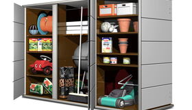 . Ein offener Schrank mit Gartengeräten, Töpfen, Schläuchen, Spielzeugauto, Farbe, Blumenerde und Rasenmäher.